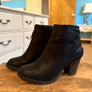 Candie’s Black Booties w/ Brown Heel & Back Detail. Size 7.
